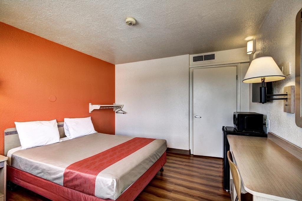Motel 6 Wells Exterior photo